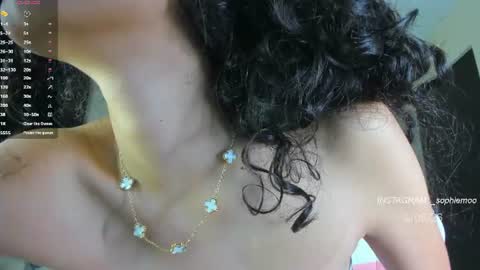 Snapshot of sophie_moo chatting on June 9, 12:39 pm Sophie online show from June 9, 12:39 pm