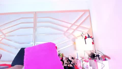 Snapshot of sophie_newton chatting on April 22, 12:07 pm sophie_newton online show from April 22, 12:07 pm
