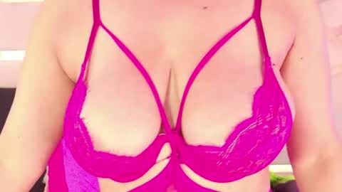 Snapshot of sophie_newton chatting on April 29, 5:30 pm sophie_newton online show from April 29, 5:30 pm