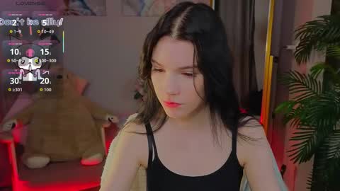 sophie_nomenal_ online show from October 13, 1:44 pm