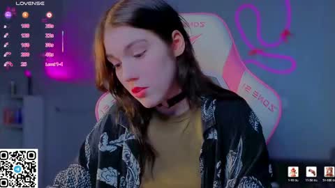 sophie_nomenal_ online show from March 27, 2:17 pm
