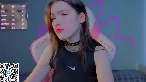 Snapshot of sophie_nomenal_ chatting on April 21, 6:52 am sophie_nomenal_ online show from April 21, 6:52 am