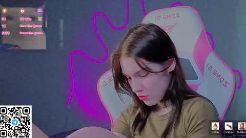 Snapshot of sophie_nomenal_ chatting on April 23, 3:19 am sophie_nomenal_ online show from April 23, 3:19 am