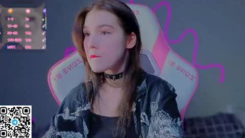 Snapshot of sophie_nomenal_ chatting on April 25, 12:57 am sophie_nomenal_ online show from April 25, 12:57 am