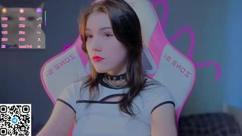 Snapshot of sophie_nomenal_ chatting on May 3, 3:18 pm sophie_nomenal_ online show from May 3, 3:18 pm