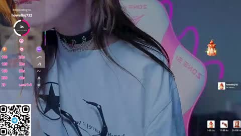 Snapshot of sophie_nomenal_ chatting on May 4, 5:20 pm sophie_nomenal_ online show from May 4, 5:20 pm