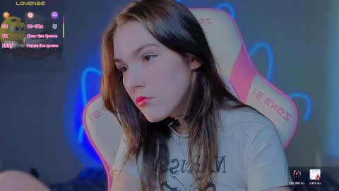Snapshot of sophie_nomenal_ chatting on June 5, 4:19 am sophie_nomenal_ online show from June 5, 4:19 am