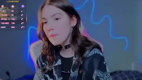 Snapshot of sophie_nomenal_ chatting on June 20, 10:40 am sophie_nomenal_ online show from June 20, 10:40 am