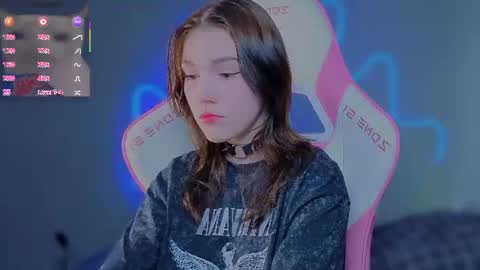Snapshot of sophie_nomenal_ chatting on July 5, 10:22 am sophie_nomenal_ online show from July 5, 10:22 am