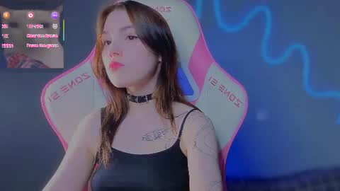 Snapshot of sophie_nomenal_ chatting on July 24, 5:11 pm sophie_nomenal_ online show from July 24, 5:11 pm
