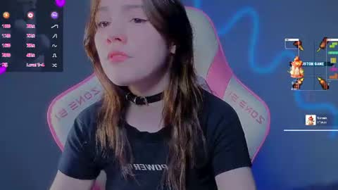 Snapshot of sophie_nomenal_ chatting on July 25, 6:27 pm sophie_nomenal_ online show from July 25, 6:27 pm