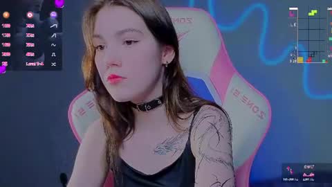 Snapshot of sophie_nomenal_ chatting on August 1, 1:38 am sophie_nomenal_ online show from August 1, 1:38 am
