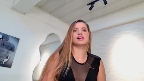 Snapshot of sophie_rousses chatting on February 11, 1:05 pm sophie_rousses online show from February 11, 1:05 pm