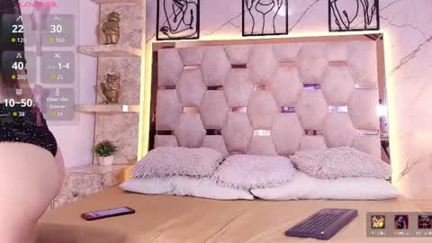 Snapshot of sophie_stars chatting on June 20, 4:48 am Sophie online show from June 20, 4:48 am