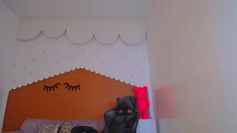 Snapshot of sophie_t_ chatting on December 21, 2:15 pm Sofia online show from December 21, 2:15 pm