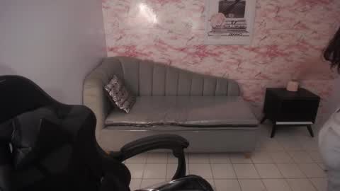 Snapshot of sophie_t_ chatting on February 19, 7:38 pm Sofia online show from February 19, 7:38 pm