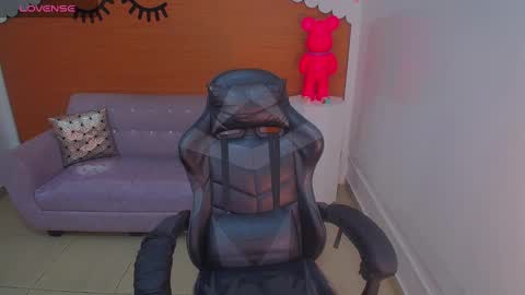 Snapshot of sophie_t_ chatting on February 26, 3:32 am Sofia online show from February 26, 3:32 am