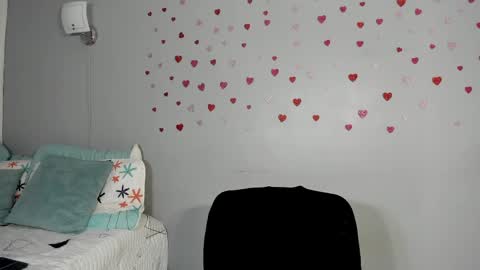 Snapshot of sophie_w1 chatting on April 23, 12:15 pm sophie_w1 online show from April 23, 12:15 pm