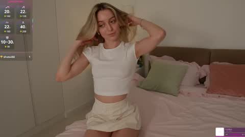 sophiebelll online show from April 18, 11:47 am