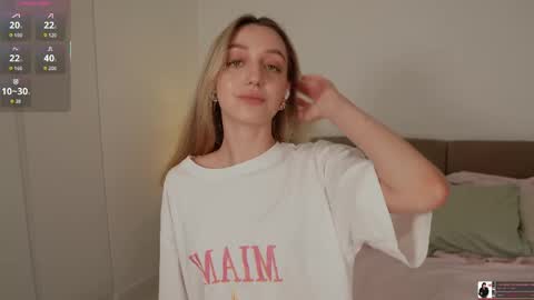 Snapshot of sophiebelll chatting on June 5, 11:05 am sophiebelll online show from June 5, 11:05 am