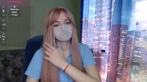 Sophie online show from March 18, 8:50 am