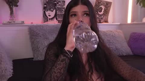 Sophiee  online show from June 17, 7:26 pm