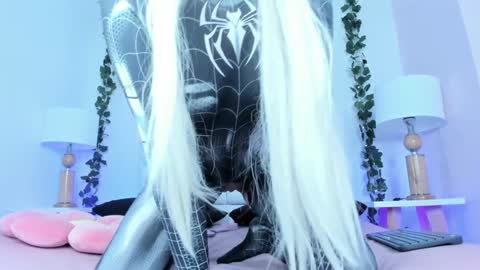 Snapshot of sophiehill_gh chatting on January 22, 2:04 am SOPH  online show from January 22, 2:04 am