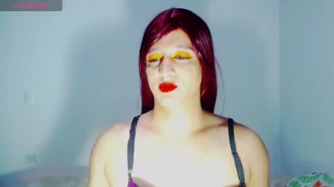 Snapshot of sophiehillsxo chatting on July 16, 5:13 am sophiehillsxo online show from July 16, 5:13 am