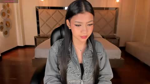 Snapshot of sophiehouston_ chatting on April 22, 3:31 am Sophie Houston online show from April 22, 3:31 am