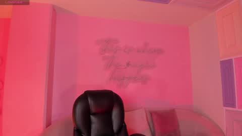 Snapshot of sophiehouston_ chatting on May 14, 3:02 am Sophie Houston online show from May 14, 3:02 am