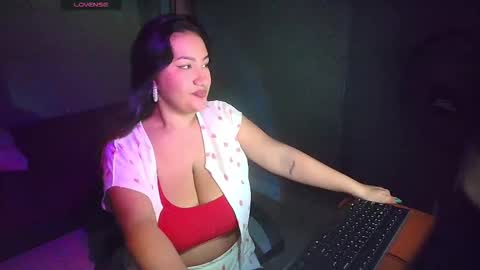 Snapshot of sophiejuicy_ chatting on October 26, 3:45 am sophiejuicy_ online show from October 26, 3:45 am
