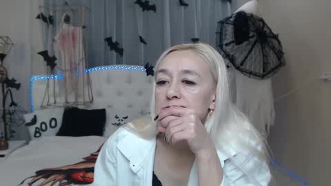 sophiekittyy online show from October 23, 6:56 am