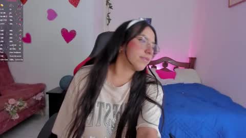 Snapshot of sophielamour chatting on September 28, 10:48 pm Sophie LAmour online show from September 28, 10:48 pm