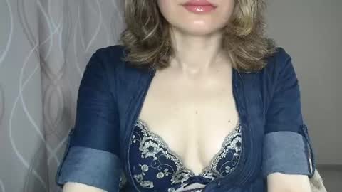 Snapshot of sophiemisss chatting on June 12, 6:23 am Sophiemisss online show from June 12, 6:23 am