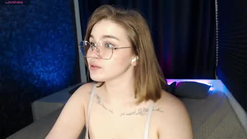 Snapshot of sophiemure chatting on April 27, 8:29 pm Sophie online show from April 27, 8:29 pm