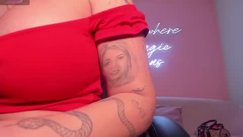 Snapshot of sophiepalmerx chatting on June 21, 12:08 pm Sophie Palmer online show from June 21, 12:08 pm