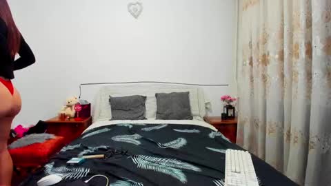 Snapshot of sophiesin__ chatting on December 11, 5:26 pm Sophie online show from December 11, 5:26 pm