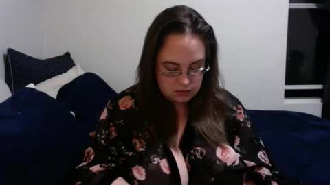 Snapshot of sophiesixxx chatting on December 18, 5:57 am Sophie Sixxx online show from December 18, 5:57 am