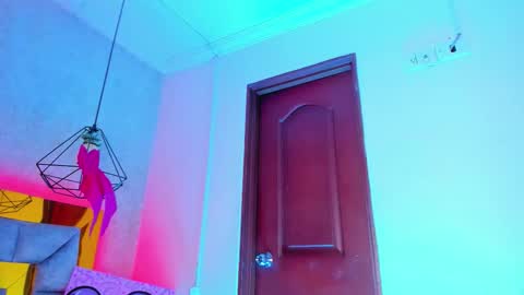   Sophie  online show from February 1, 8:13 am