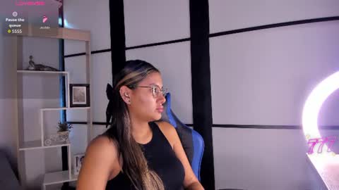 Snapshot of sophiewatson_ chatting on July 6, 12:02 pm sophiewatson_ online show from July 6, 12:02 pm