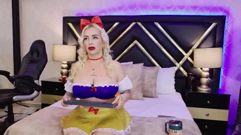 SophieWinslow online show from November 1, 1:57 pm