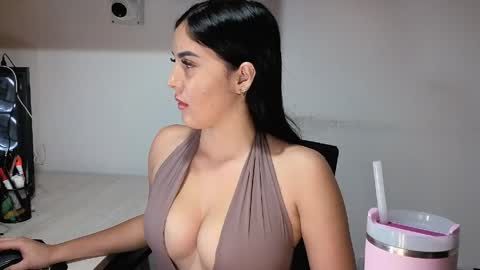 Snapshot of sophiie_blakee chatting on April 25, 12:35 am Sophiee online show from April 25, 12:35 am