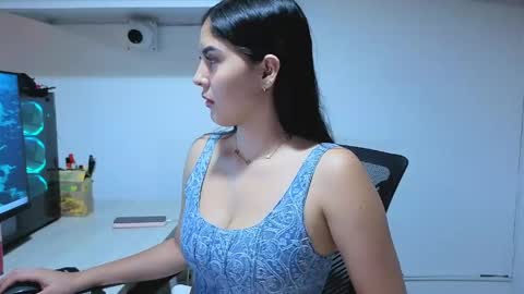 Snapshot of sophiie_blakee chatting on May 11, 12:16 am Sophiee online show from May 11, 12:16 am