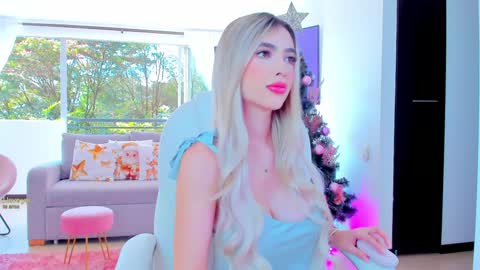 Snapshot of sophijonnes chatting on December 28, 1:38 pm YULITZA online show from December 28, 1:38 pm