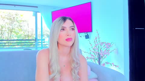 Snapshot of sophijonnes chatting on January 15, 5:47 pm YULITZA online show from January 15, 5:47 pm