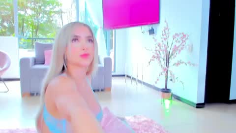 Snapshot of sophijonnes chatting on January 24, 4:06 pm YULITZA online show from January 24, 4:06 pm