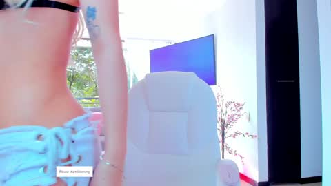 Snapshot of sophijonnes chatting on January 30, 1:21 pm YULITZA online show from January 30, 1:21 pm