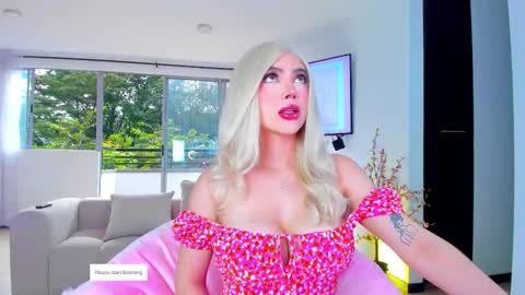 Snapshot of sophijonnes chatting on January 9, 12:08 pm YULITZA online show from January 9, 12:08 pm