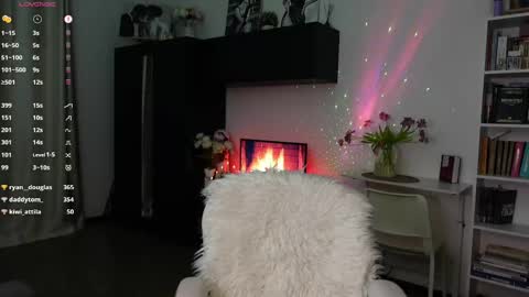 Snapshot of sophisticated_me chatting on March 11, 12:00 am Beatrice call me Bea online show from March 11, 12:00 am