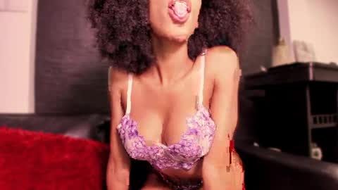 Snapshot of sophye_ebanov chatting on April 3, 12:41 am SEE U HERE OF online show from April 3, 12:41 am